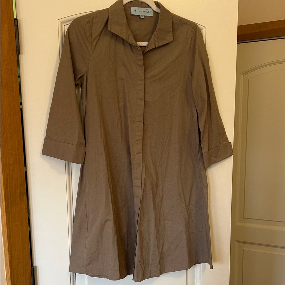 Tuckernuck Elegant medium Brown Button-Front Dress With Comfort and Ease
